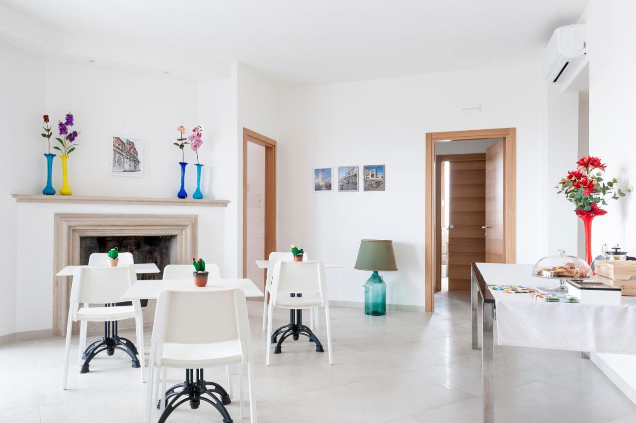 Ultimo Piano B&B Lecce Bagian luar foto